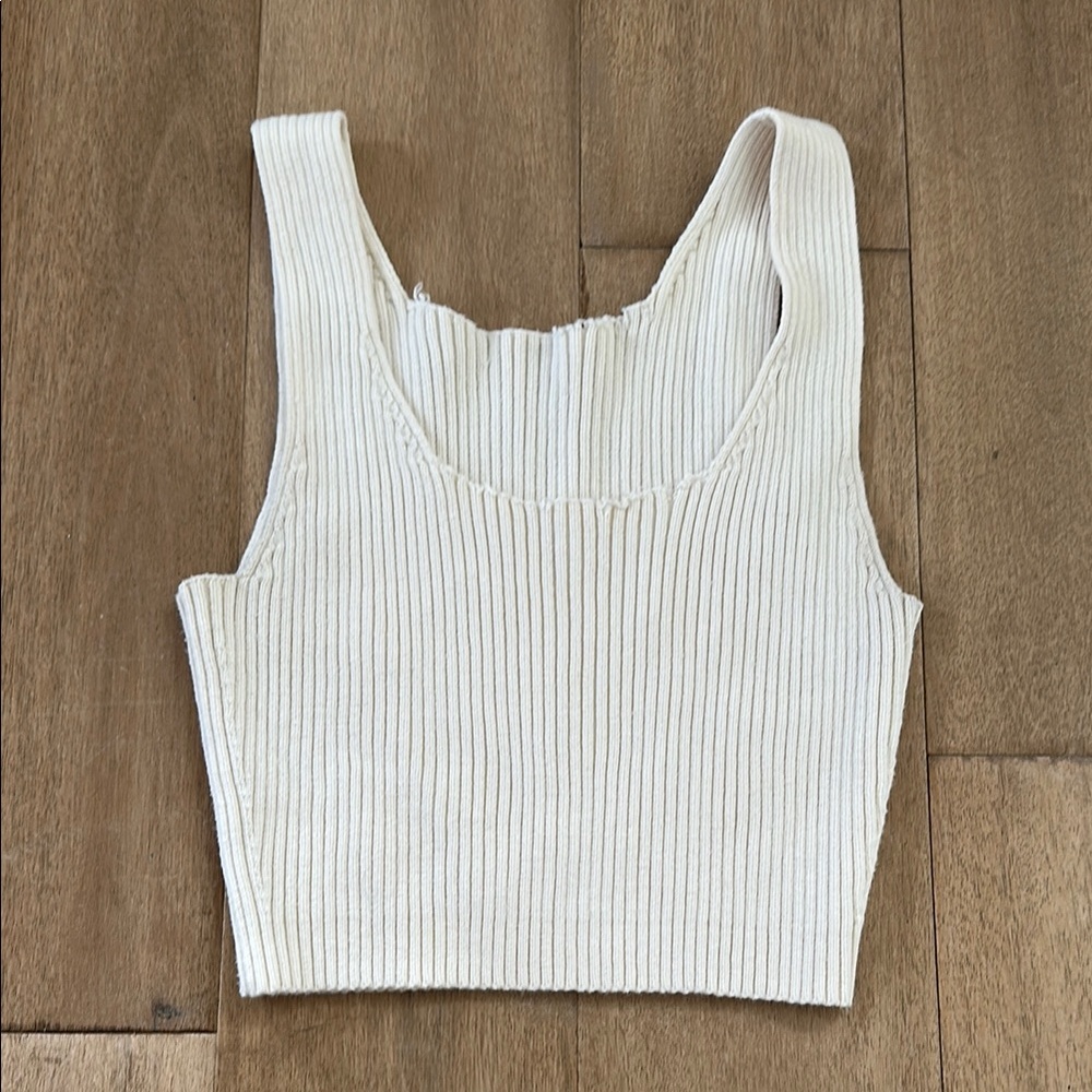Aritzia cream Ribbed crop Top size Xs